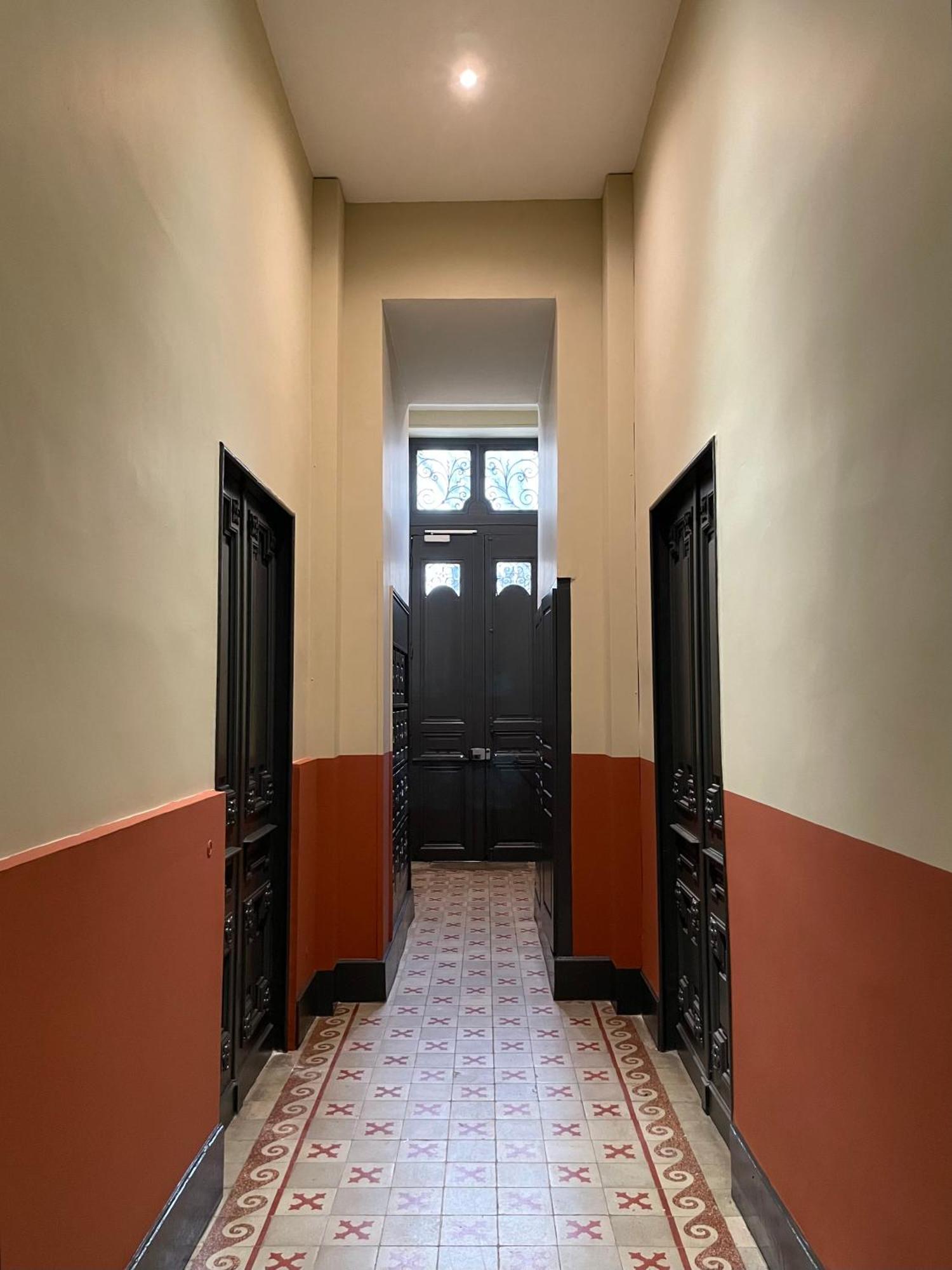 Nimes , appartement rénové dans immeuble classé. Exterior foto