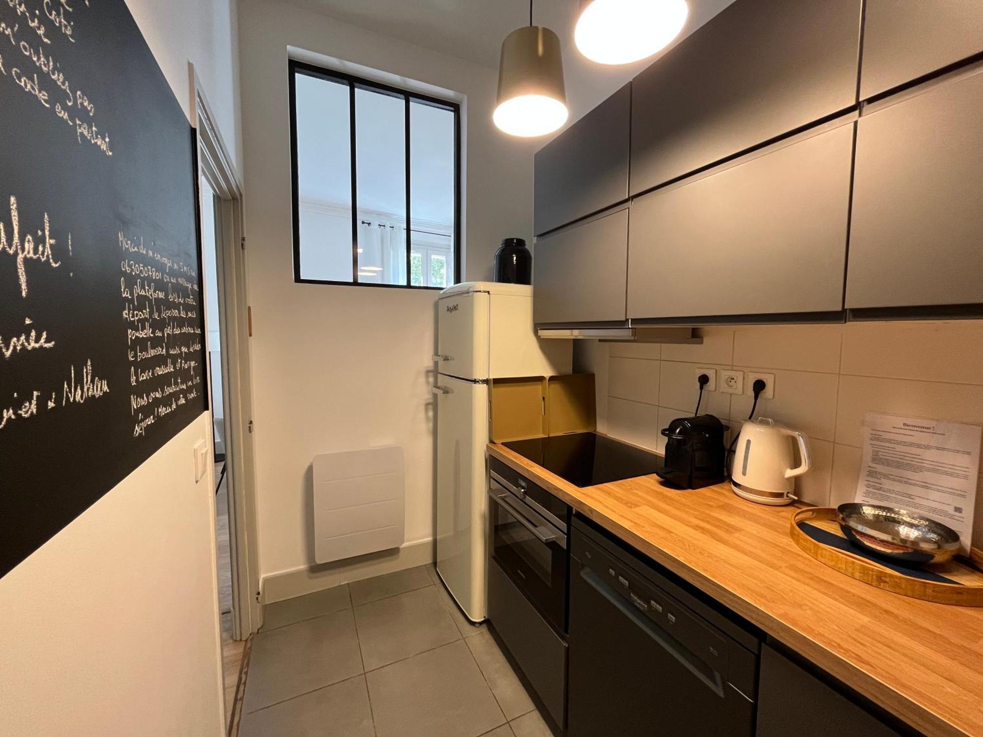 Nimes , appartement rénové dans immeuble classé. Exterior foto