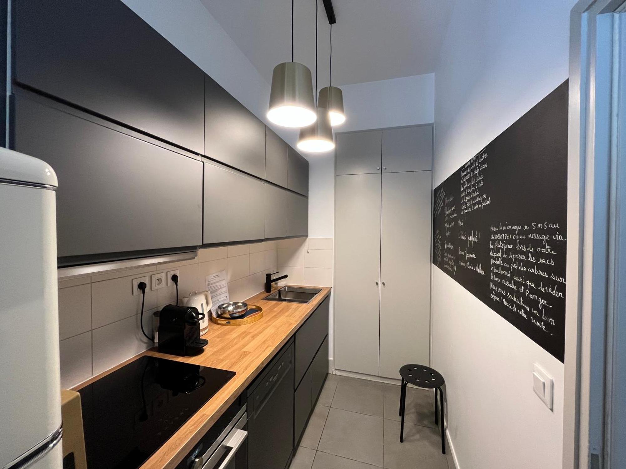 Nimes , appartement rénové dans immeuble classé. Exterior foto