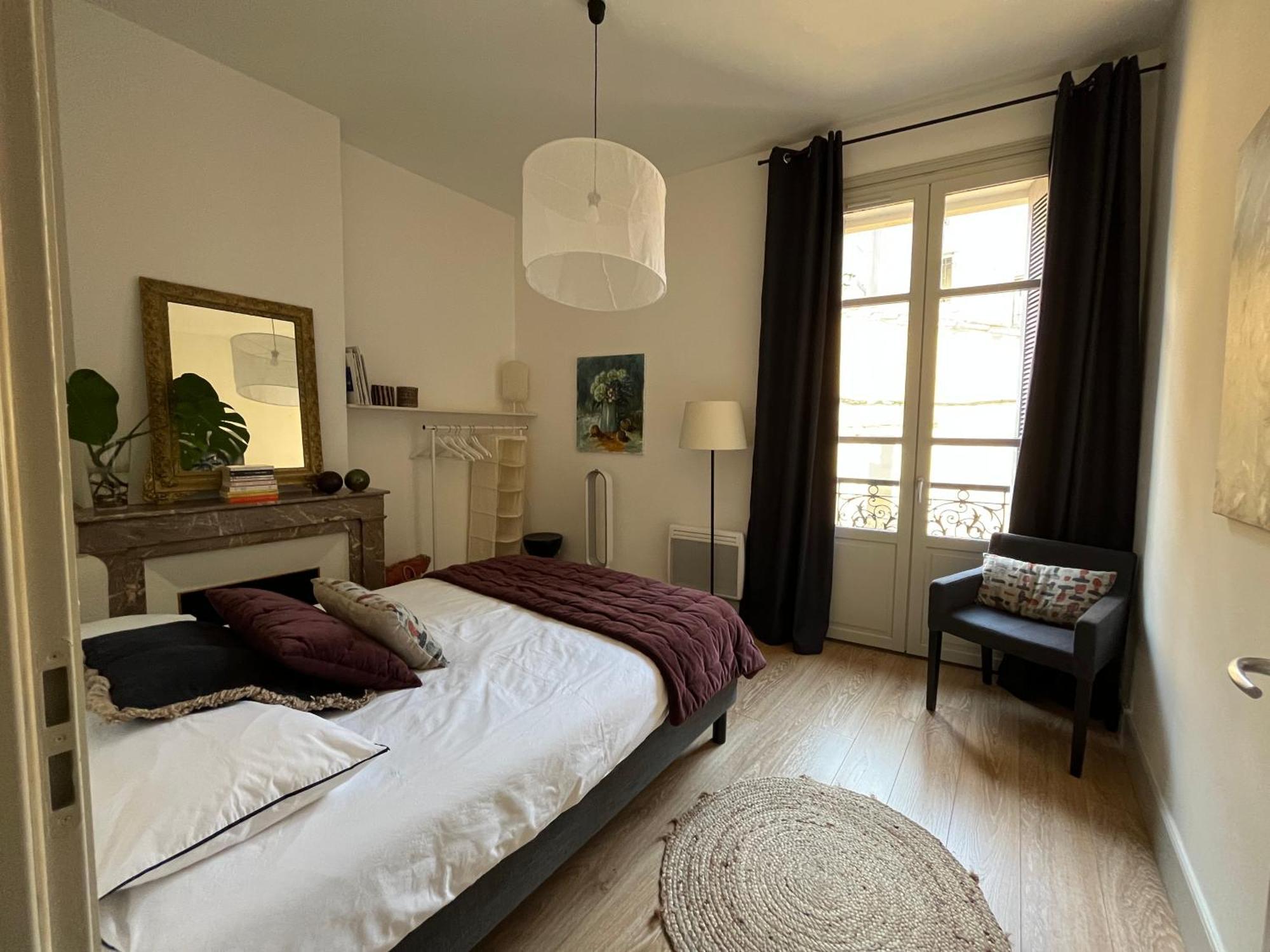 Nimes , appartement rénové dans immeuble classé. Exterior foto
