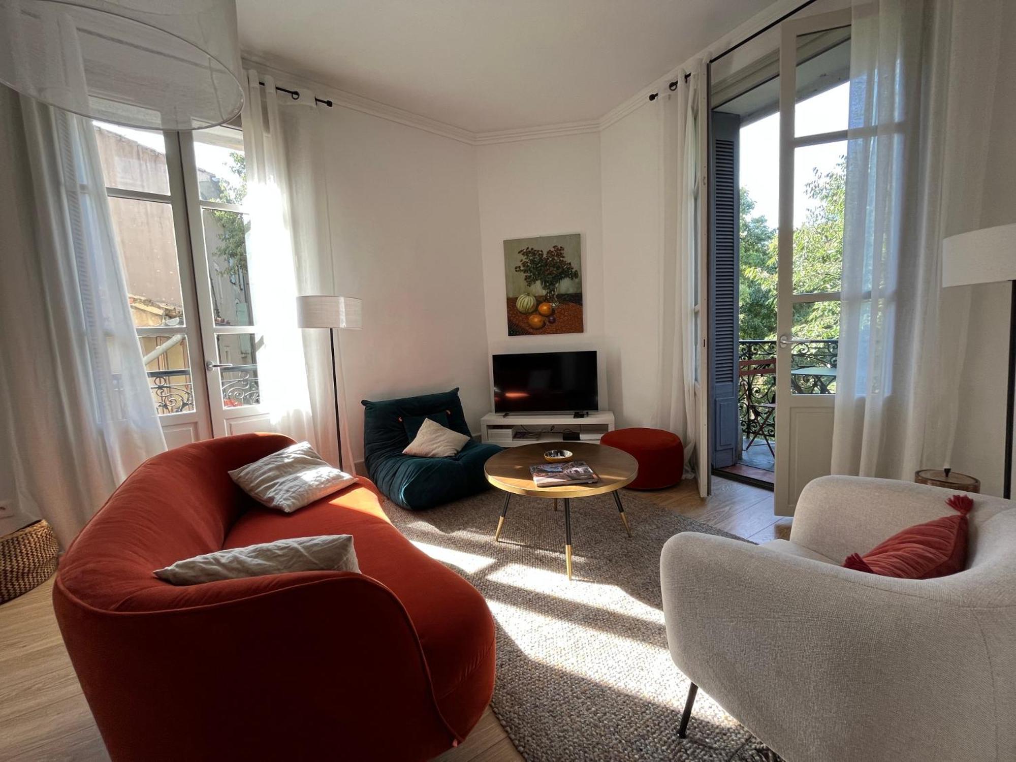 Nimes , appartement rénové dans immeuble classé. Exterior foto