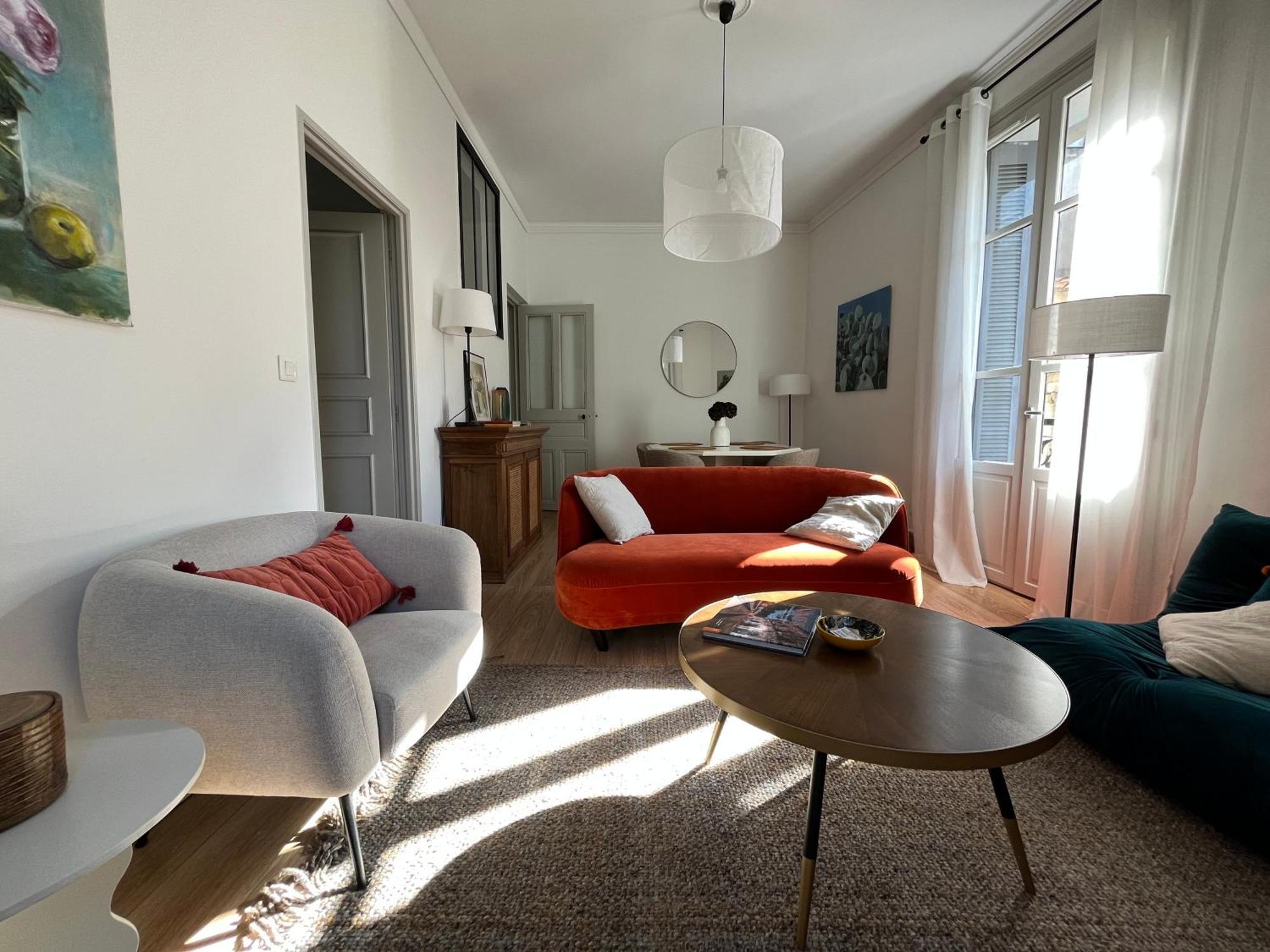 Nimes , appartement rénové dans immeuble classé. Exterior foto