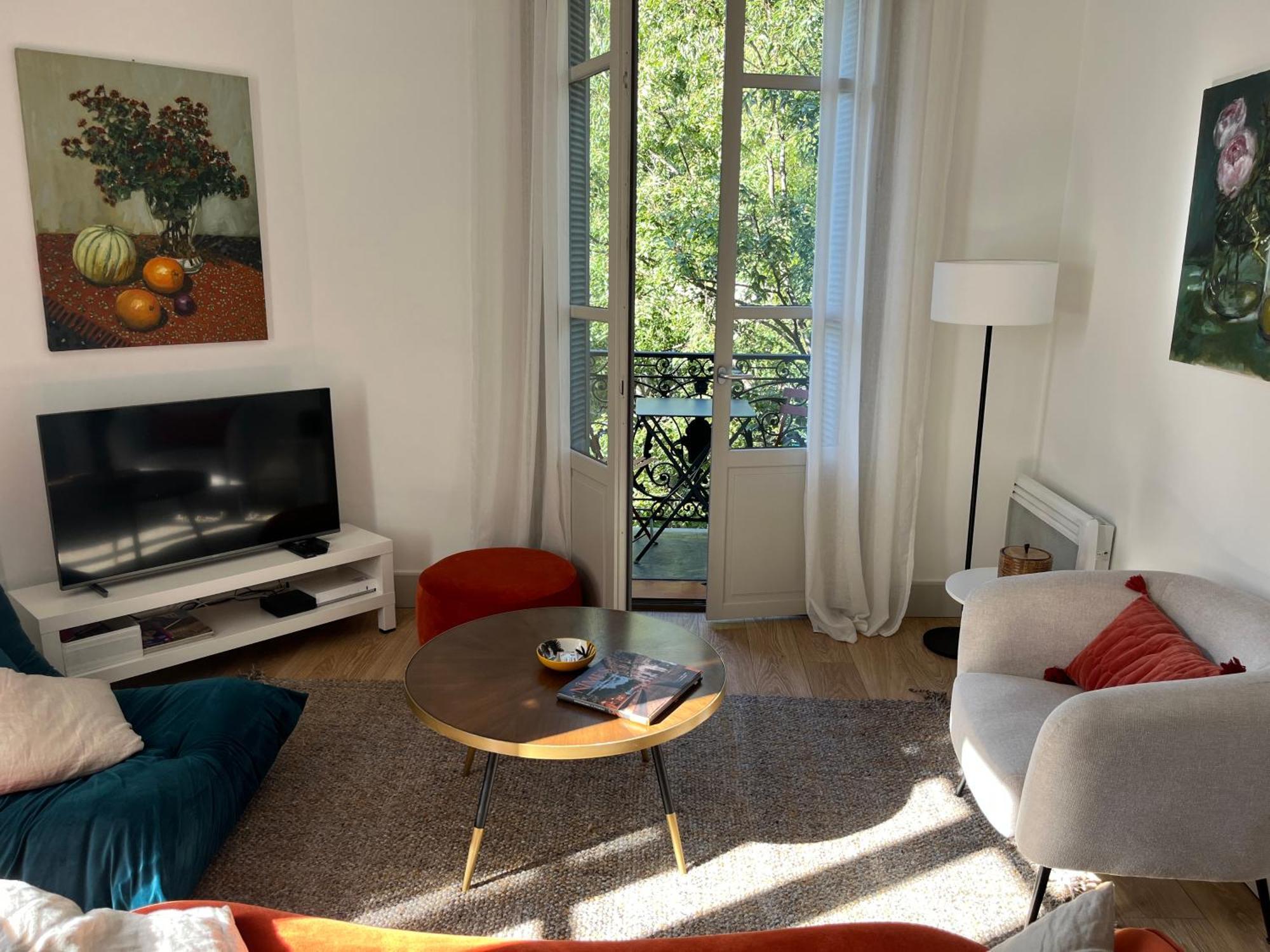 Nimes , appartement rénové dans immeuble classé. Exterior foto