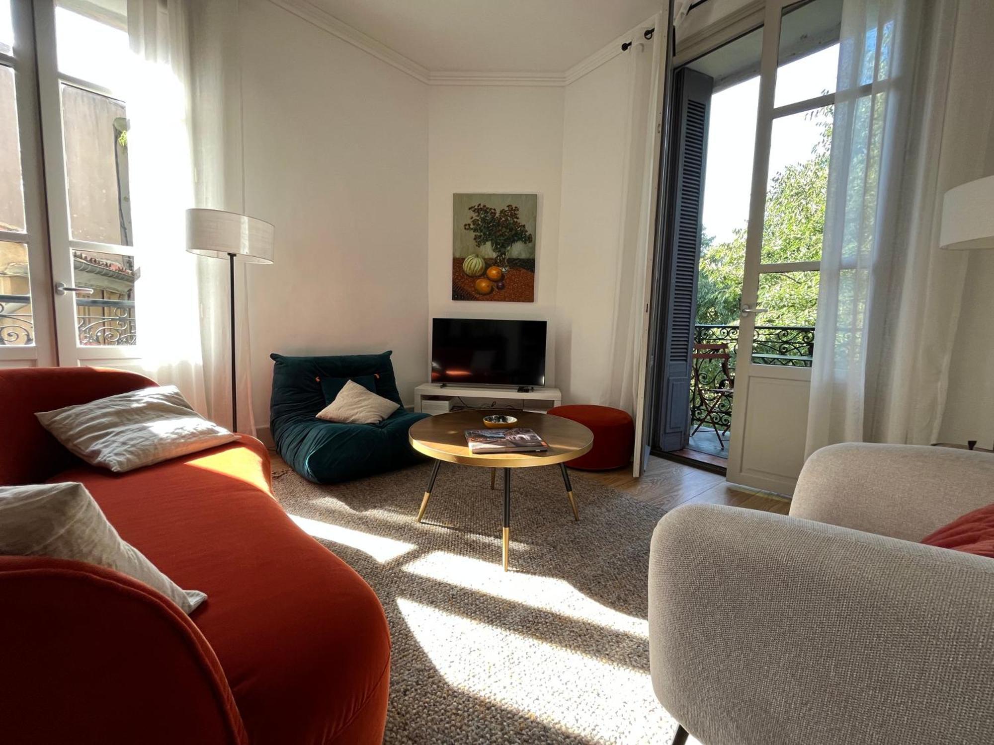 Nimes , appartement rénové dans immeuble classé. Exterior foto