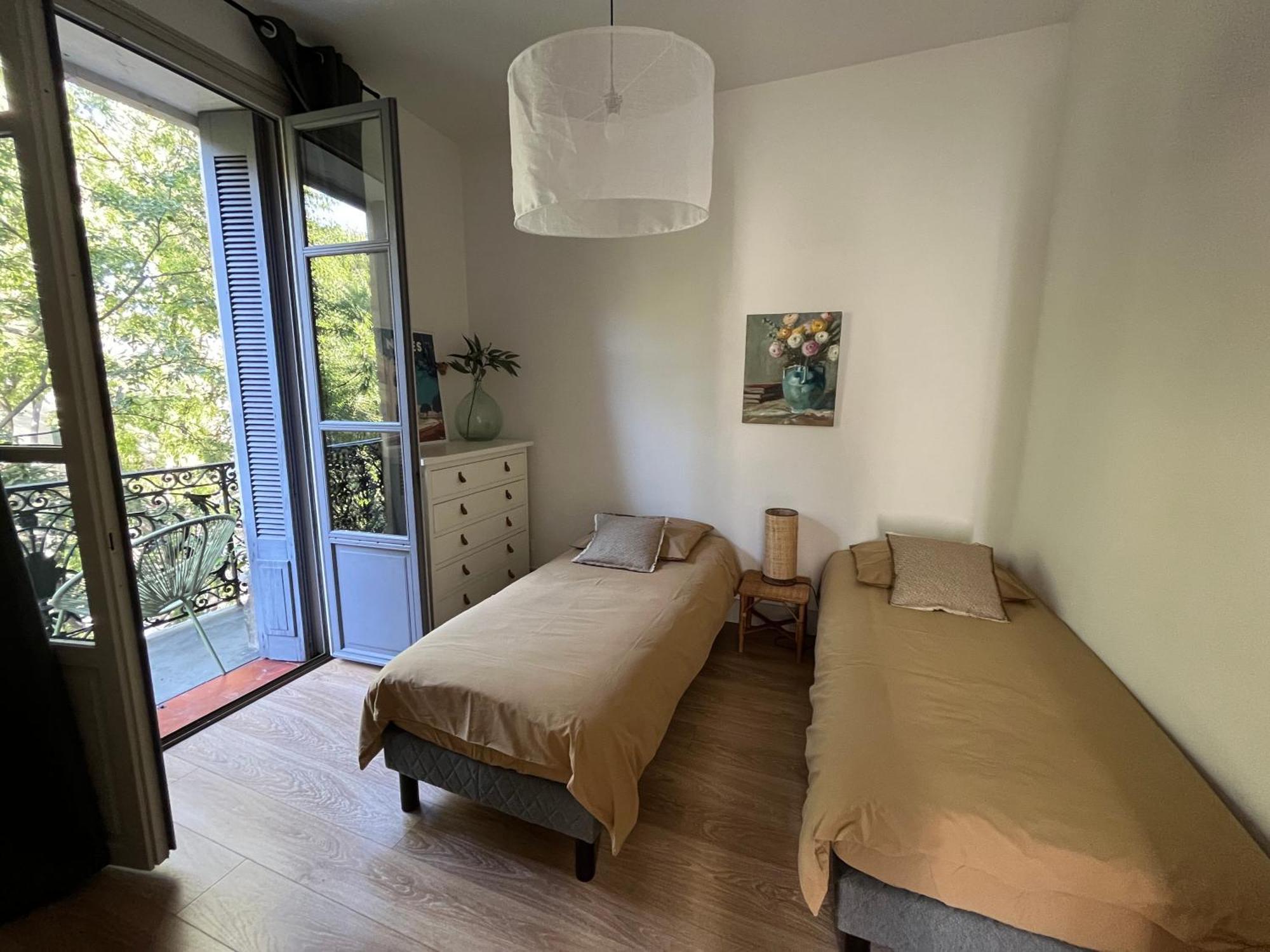 Nimes , appartement rénové dans immeuble classé. Exterior foto