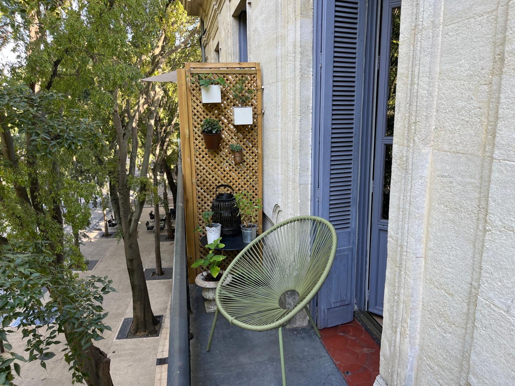 Nimes , appartement rénové dans immeuble classé. Exterior foto