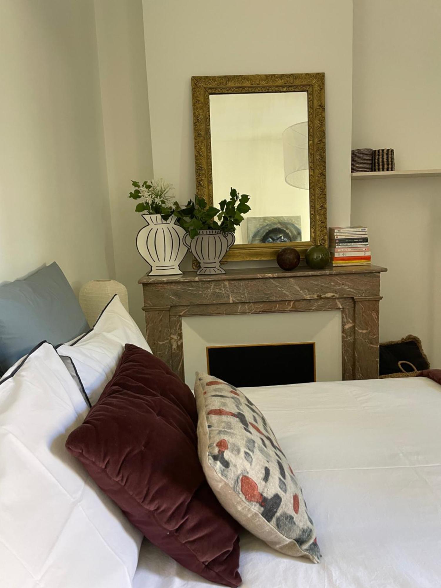 Nimes , appartement rénové dans immeuble classé. Exterior foto