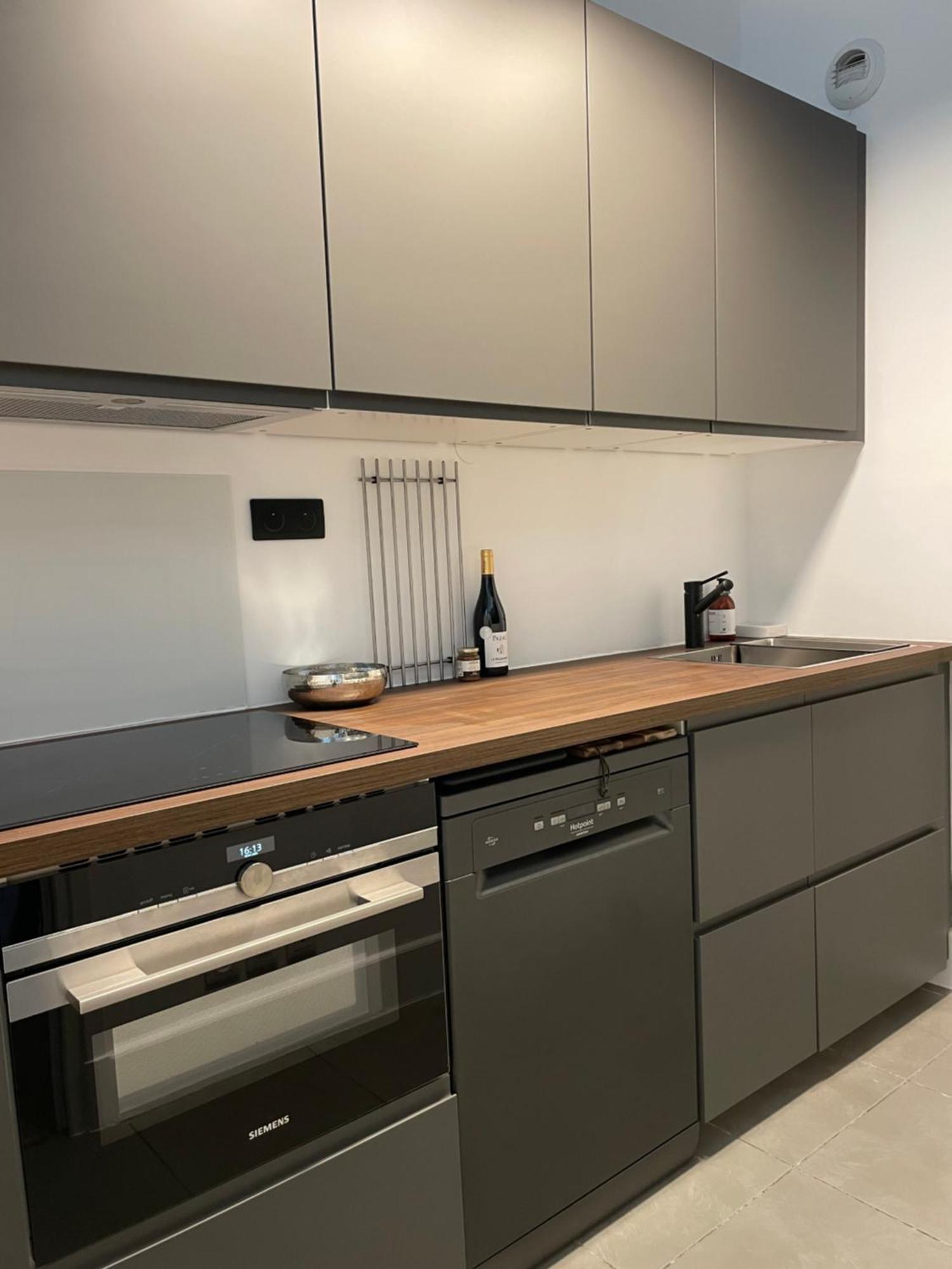 Nimes , appartement rénové dans immeuble classé. Exterior foto